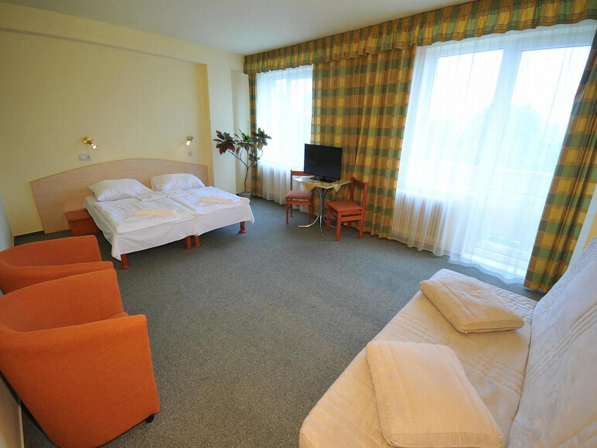Hotel Cingov Slovensky Raj Spišská Nová Ves Стая снимка